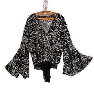 Free People Intimately Size Small Boho Floral Bell Sleeve Ruffle Bodysuit Button